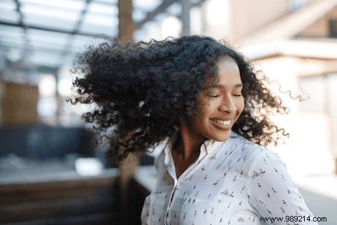 Curly hair beauty routine:the right gestures 