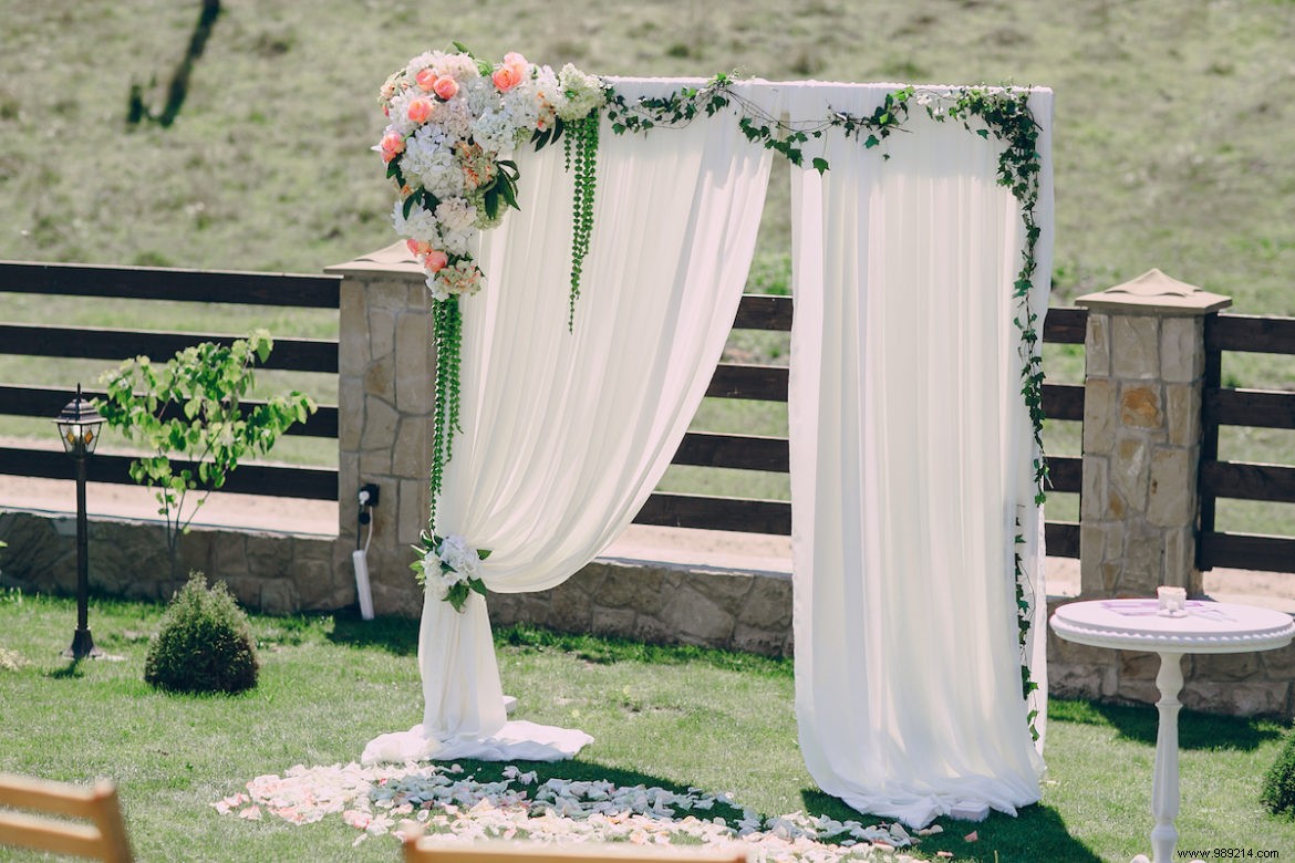 An arch to decorate your ceremony 