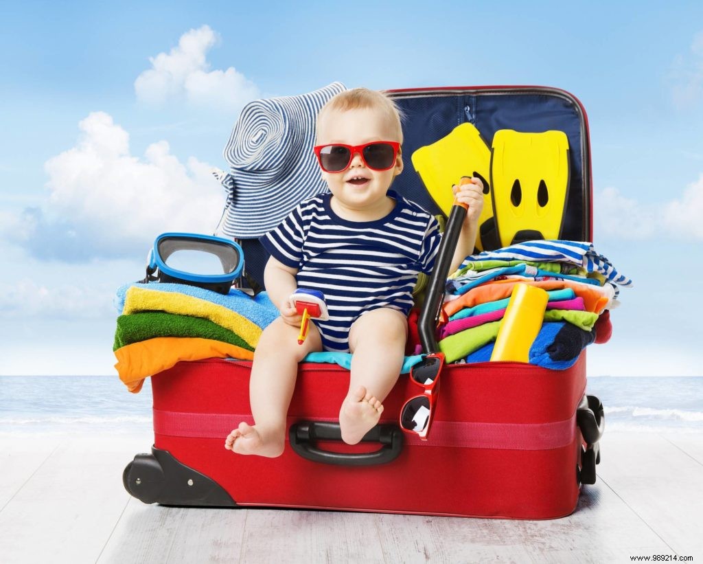 What childcare equipment to choose for traveling with a baby? 