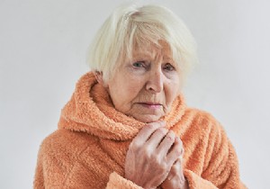 Hypothermia in the Elderly:Symptoms and Risks 