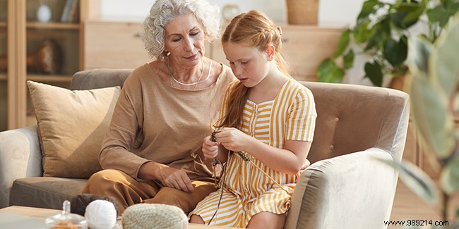 Learning to knit with seniors:a new trend? 