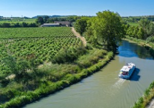 The Canal du Midi by boat without a licence:advice and organization 