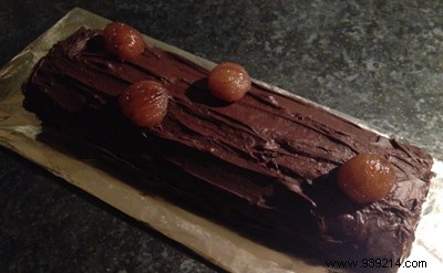 Log with apples, chestnuts and chocolate 