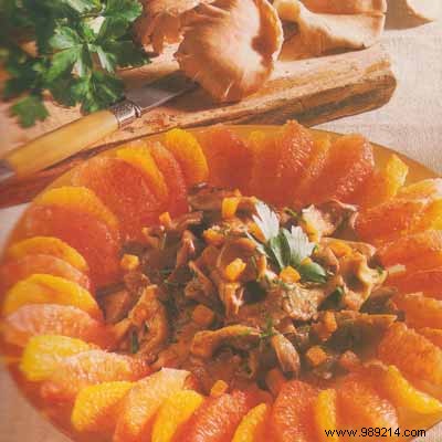 Citrus filling with oyster mushrooms and fried croutons 