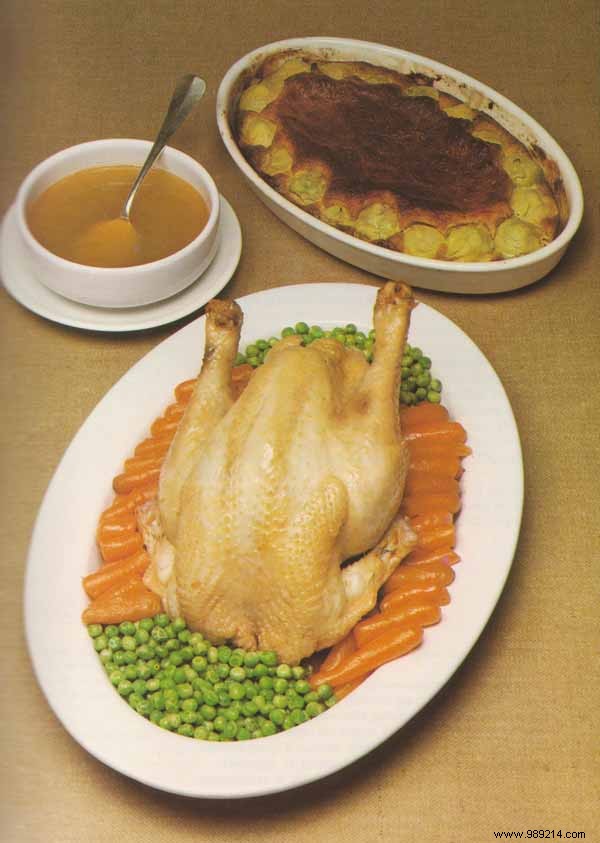 Steamed chicken or poulard, bouquet of fresh vegetables 