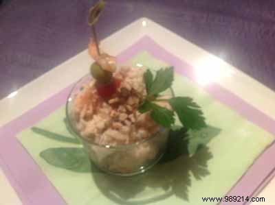 Verrines of rice with prawns and raw salmon 