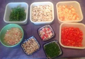 Verrines of rice with prawns and raw salmon 