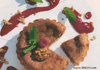 Walnut tartlets, raspberry coulis and fresh lemon balm 