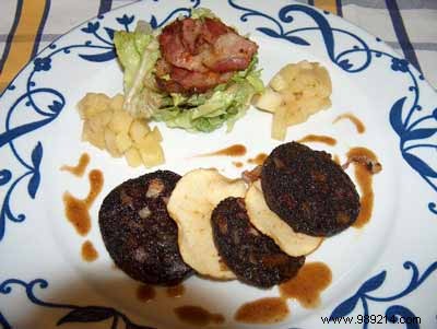 Boudin landais with two apples and belly rolled with basque spices 