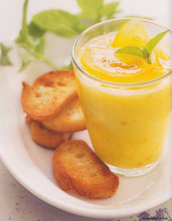 Gazpacho of yellow tomato, basil and garlic croutons 