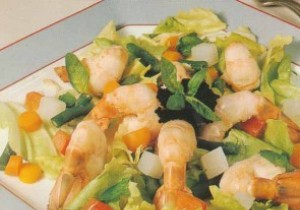 Salad of blue prawns with salmon eggs 