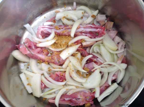 Small rabbit cake in marinade with Côtes de Gascogne 