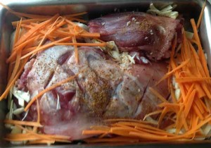 Roast shoulder of lamb with six flavors, slow cooking 