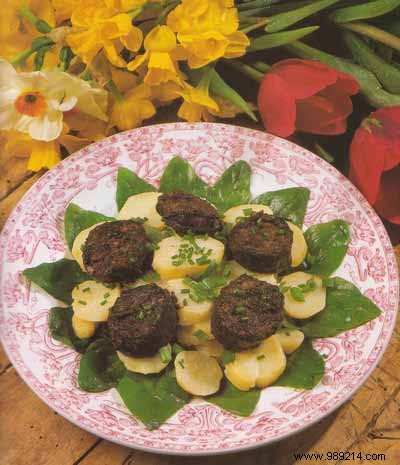 Fingerling salad with black pudding 