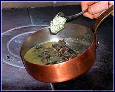 Burgundy snail fricassee with nut butter and Smyrna raisins 