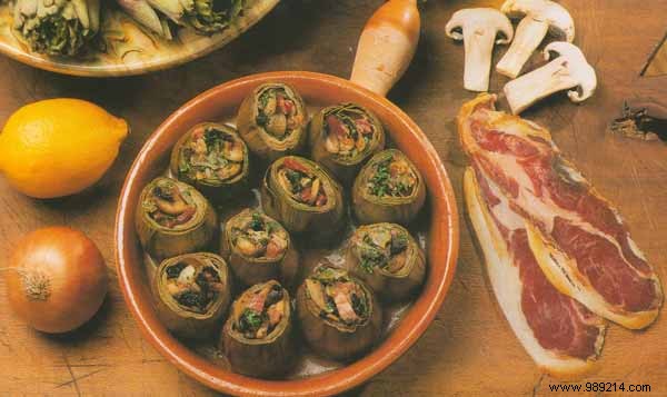 Artichoke bottoms stuffed with salmon mousse 