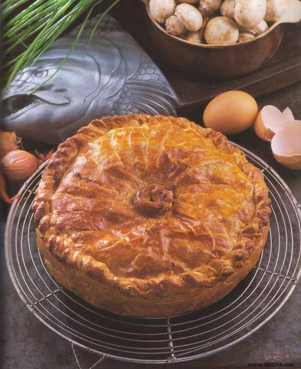 Salmon pie with mushrooms 