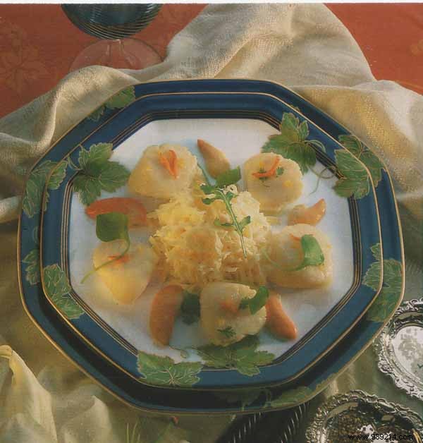 Scallops with turnip and pomelos 