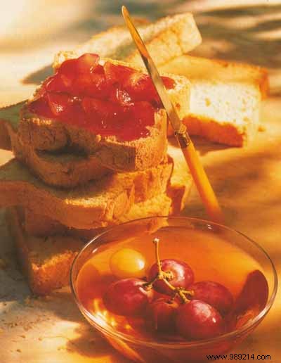 Gourmet raisiné toast and frozen fruit soup. 