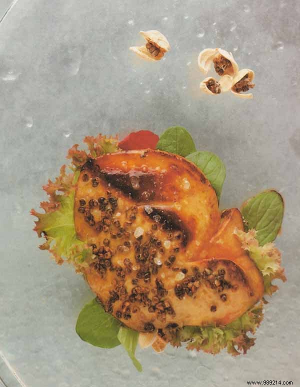 Foie gras with cardamom seeds 