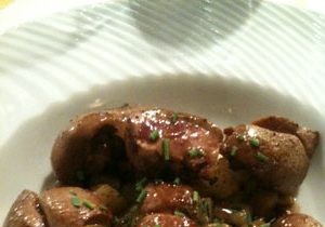 Veal kidney with Puy green lentils and walnuts 