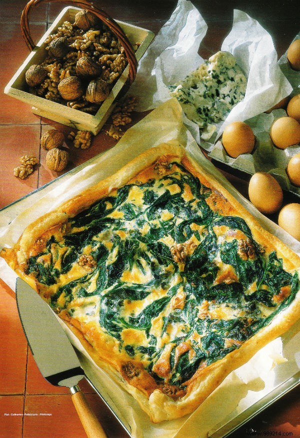 Large spinach, walnut and Roquefort tart 