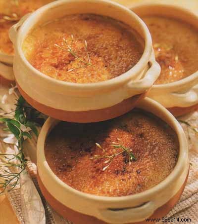 Creme brulee with orange zest 