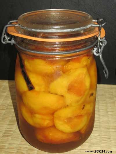 Vineyard peaches in vanilla syrup 