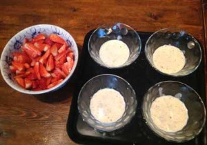 Verrine of pannacotta with Tahitian vanilla, Gariguette strawberry salad with speculoos 