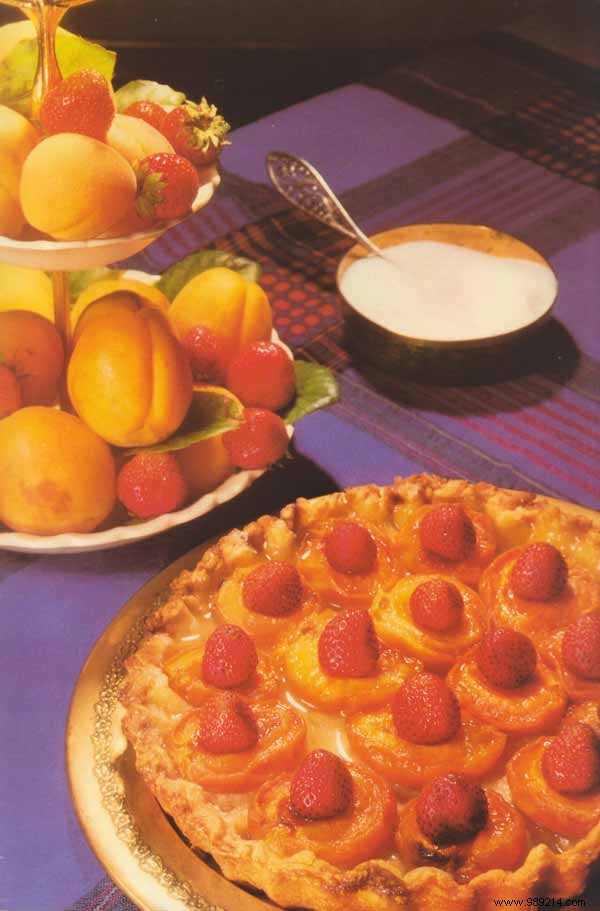 Apricot and strawberry tart 