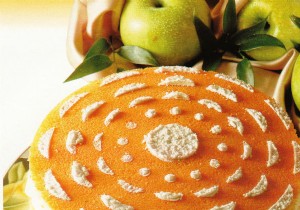 Cake made with apples and fragrant syrup 