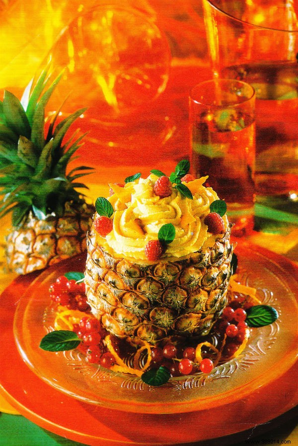 Pineapple with amber rum and red fruits 