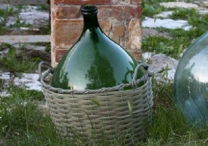 How to highlight a demijohn in your garden? 