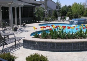 How to properly integrate your swimming pool into your garden? 