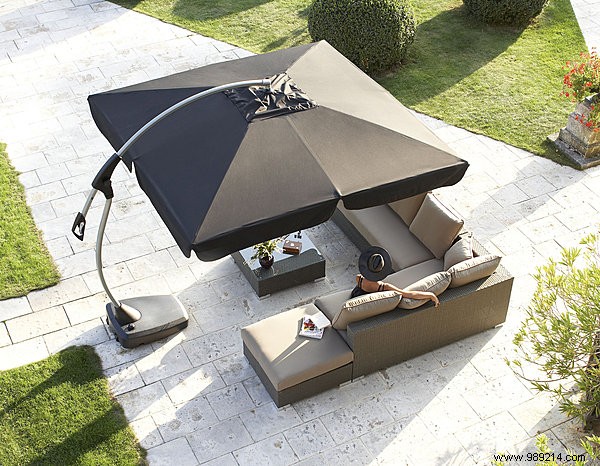 The parasol:an essential tool for staying in the shade! 