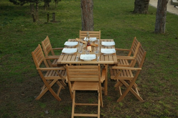 Why opt for teak garden furniture? 