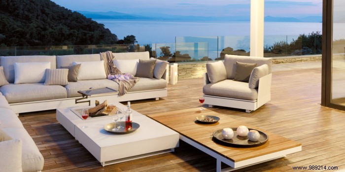 Arrange your landscaped garden with high-end furniture 