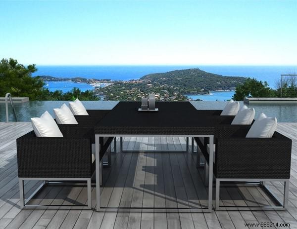 Arrange your landscaped garden with high-end furniture 