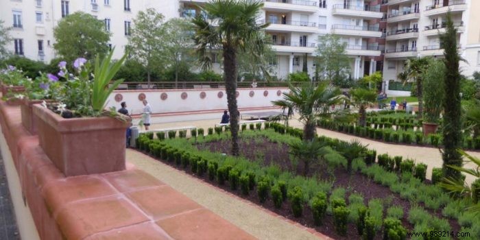 A Tuscan garden in Montrouge 