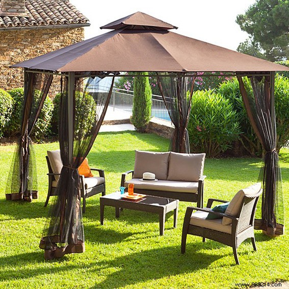 Beautify the garden with a decorative shelter 