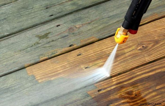 How to clean a wooden deck? 