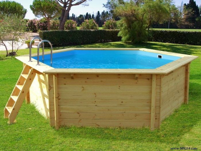 An above ground swimming pool for your garden 