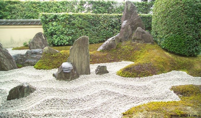 How to make an outdoor Zen garden? 