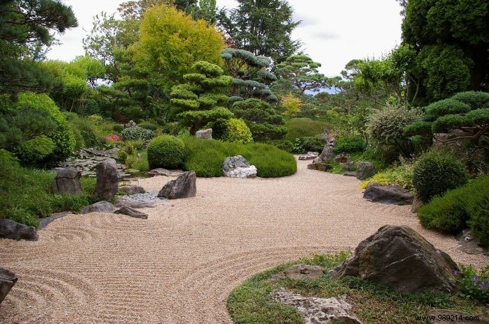 How to make an outdoor Zen garden? 