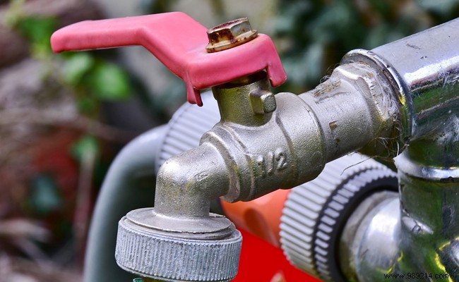 Purge your outdoor taps and pipes for the winter 