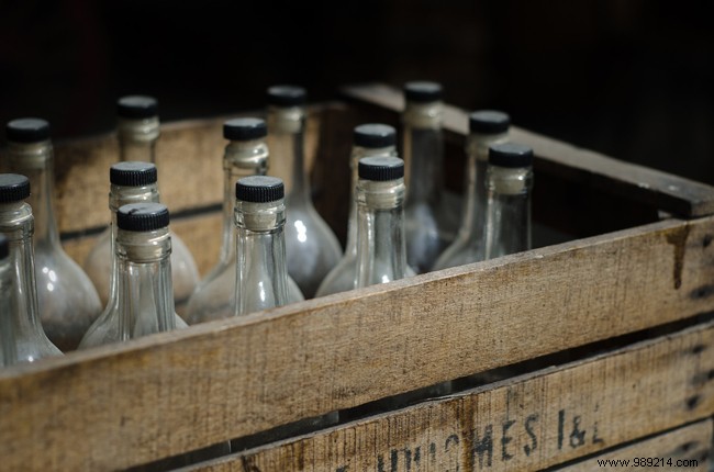 Crates and boxes in reclaimed wood for an original decoration 