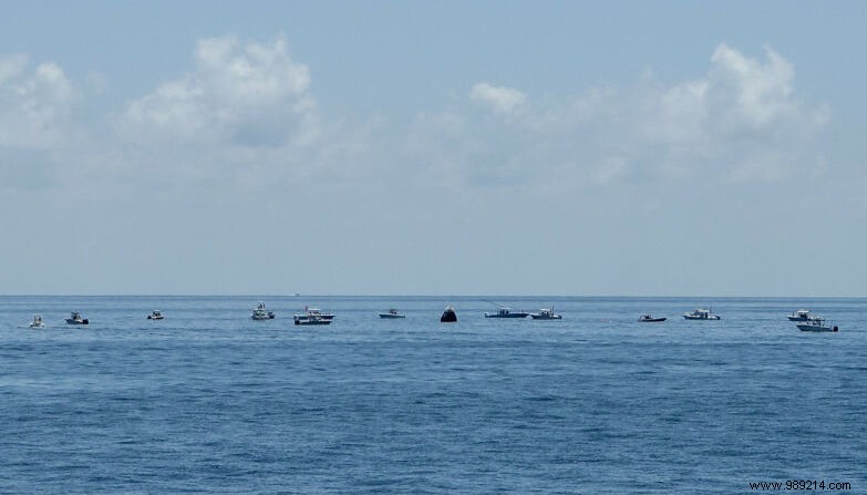 SpaceX capsule:boaters have invaded the landing area 