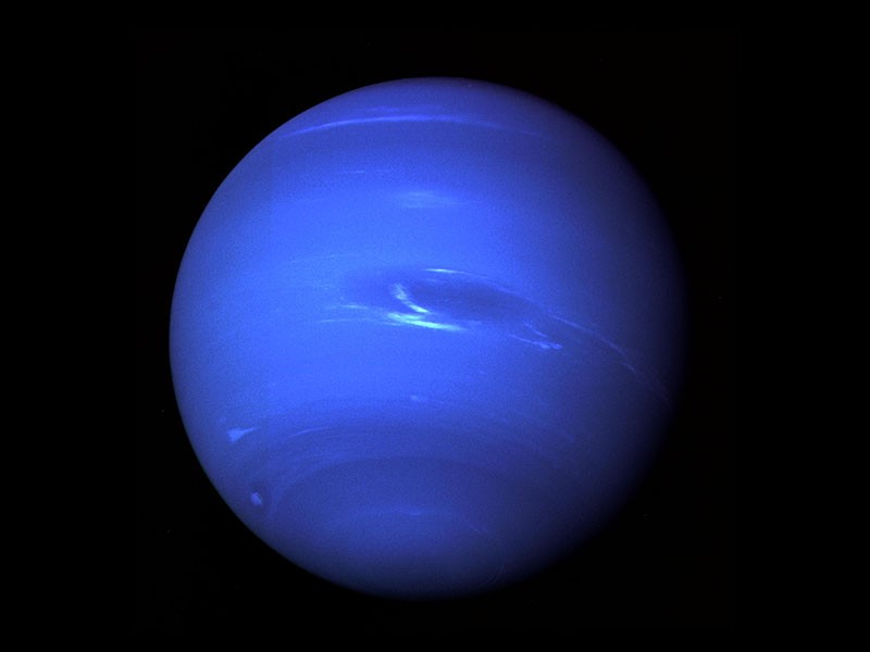 Why don t Uranus and Neptune show the same color? 