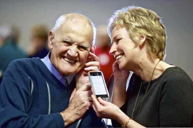 How iPods and old songs can treat dementia symptoms