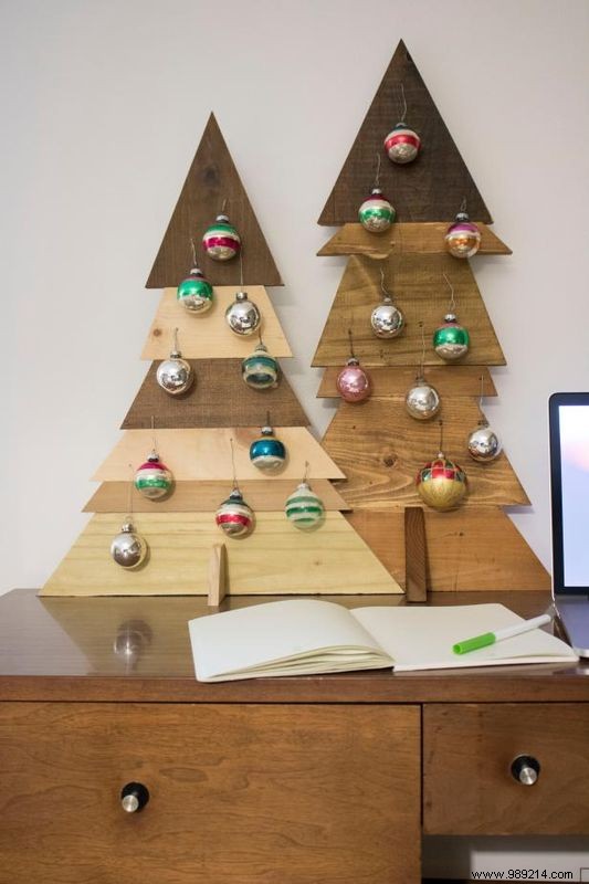 How to Build a Rustic Desktop Christmas Tree